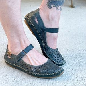 Pikolinos leather moccasin flats 35EU 4.5 - 5.5